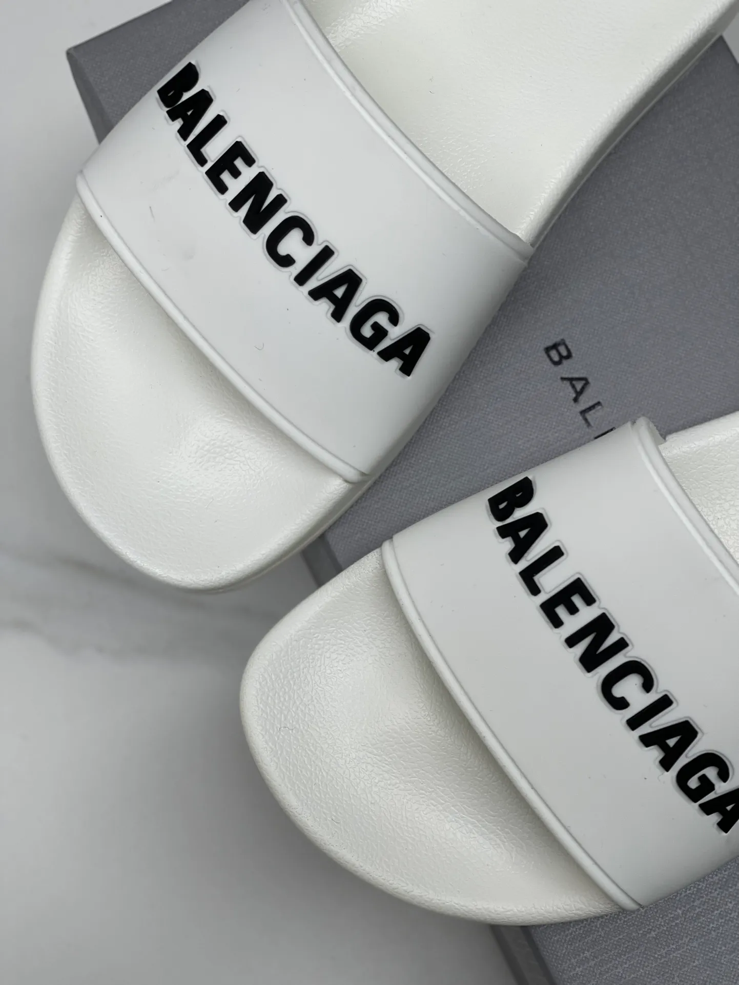 👟👟Ex-factory price 240👟👟 Women's Shoes Women's Clothing Balenciaga 2023 trendy slippers!  Balenciaga Political Campaign Latest Abrasive Development!  A favorite of European and American ladies, celebrities, and Internet celebrity girls. Exquisite uppers are hand-sewn and threaded. They are fluffy and soft, skin-friendly and soft, a must-have for summer. Fashionable but not overly ostentatious. Original natural rubber non-slip and wear-resistant sole. Size 35-40, 39-45 matching counter latest original packaging.